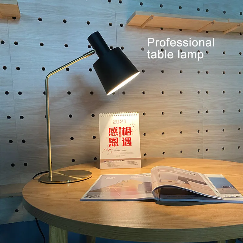 Que desempenho a luz da mesa de leitura precisa ter?